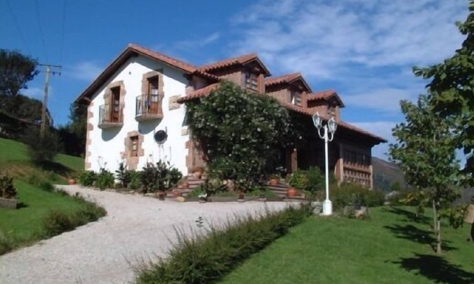 Barrio de Arriba Cottage | Apartment for 4 people with 2 rooms overlooking the garden and the mountain