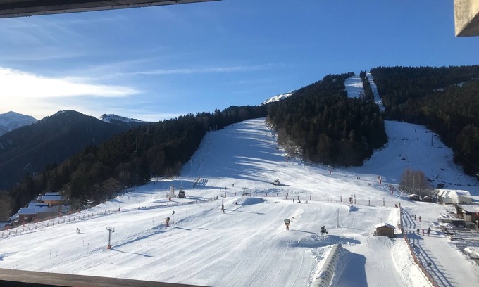 Savignac-les-Ormeaux Apartment | APARTMENT FOR A FAMILY OF 5 FACING THE SLOPES WITH UNOBSTRUCTED VIEW