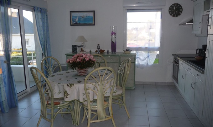 Etel Apartment | Apartment full of charm, at the foot of a stretch of sea water, close to shops.