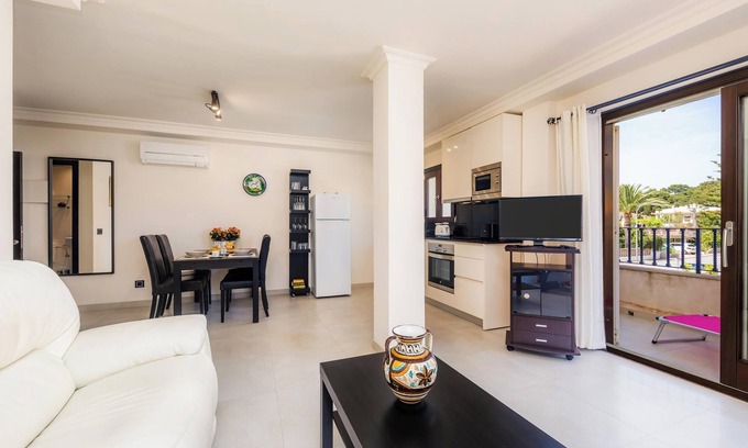 Cala Ratjada Apartment | Apartment 'Gala' close to the Beach with Balcony & Wi-Fi