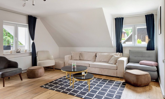 Hofsgrund Apartment | Apartment 'Gentuard's Und Leandro's Weitblick' with Mountain View, Shared Garden and Wi-Fi