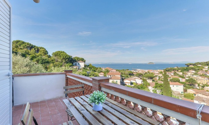 Cavo Apartment | Apartment 'Il Gioiello Del Mare' with Sea View, Wi-Fi and Air Conditioning