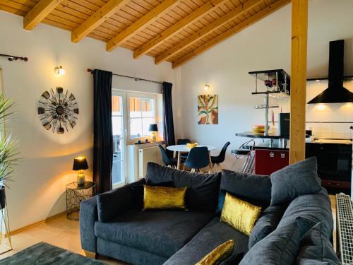 Schleusingen Apartment | Apartment "Im Sonneneck" bis 4 Personen mit Parkplatz, W-LAN, Netflix im Thüringer Wald, Schleusingen