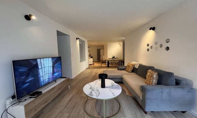 Ecommoy Apartment | Apartment in Écommoy near Le Mans Circuit