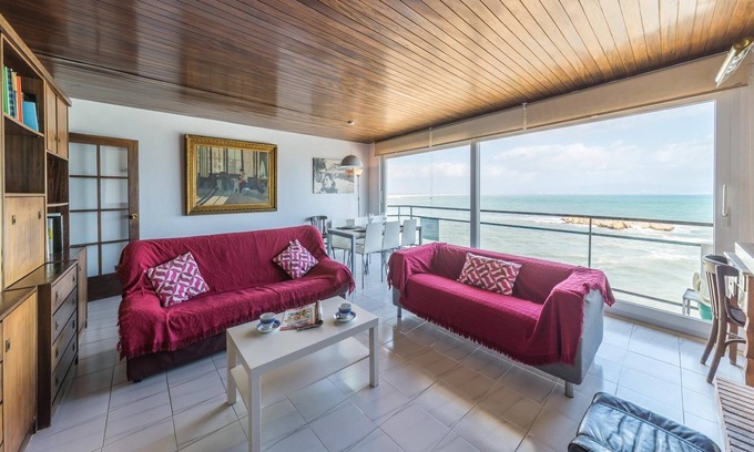 L'Escala Apartment | Apartment in L'Escala with Stunning Sea Views