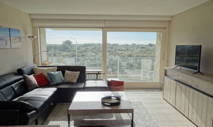 Nieuwpoort-aan-Zee Apartment | Apartment in Nieuwpoort with Dune Views