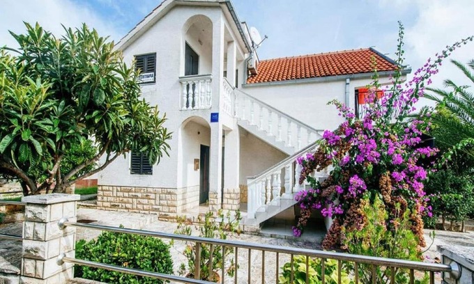 Petrcane Apartment | Apartment in Petrcane by the Sea