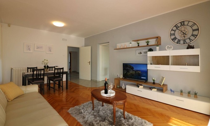 Antonci Apartment | Apartment in Poreč with Terrace, Air condition, WIFI, Dishwasher (4400-9)
