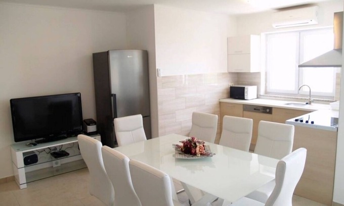 Preko Apartment | Apartment in Preko with Terrace, Air condition, WIFI, Washing machine (4568-3)