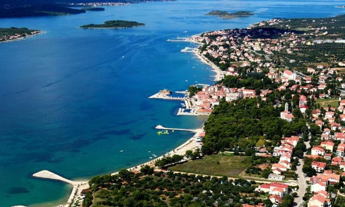 Sveti Filip i Jakov Apartment | Apartment in Sveti Filip i Jakov with sea view, terrace, air conditioning, Wi-Fi (4811-2)