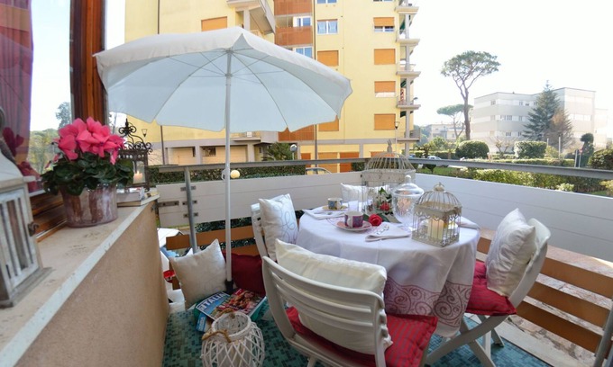 Viareggio Apartment | Apartment in Viareggio with 2 bedrooms sleeps 6