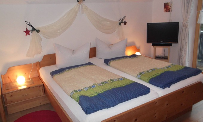 Unterammergau Apartment | Apartment incl. Königscard, mountain railroads, thermal baths, leisure facilities, bus/train