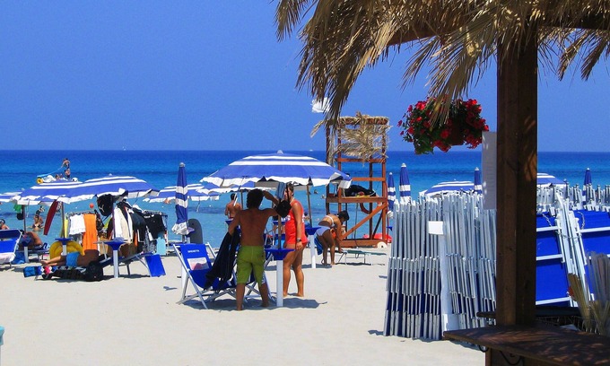 Isola delle Femmine Apartment | Apartment just steps from the beautiful beach of Isola delle females