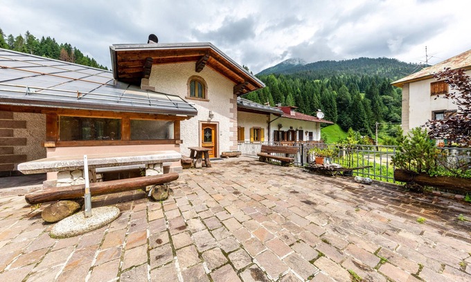 San Pietro di Cadore Apartment | Apartment 'Casa Montagna In Cadore' with Mountain View and Shared Garden