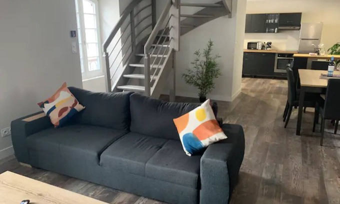 Sauveterre-de-Bearn Apartment | APARTMENT LES ANGES BEARNAIS 2, located in a medieval village