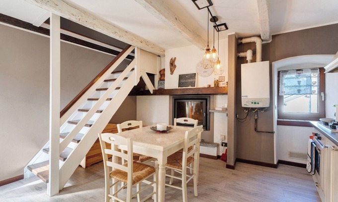 Comero Apartment | Apartment "La Ghianda" with Terrace & Wi-Fi