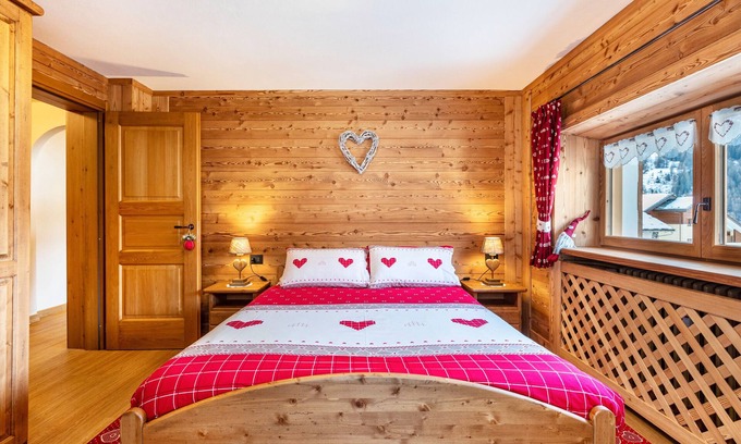 Cogne Apartment | Apartment 'La Maison Des Coeurs, Cogne' with Mountain View, Private Terrace and Wi-Fi