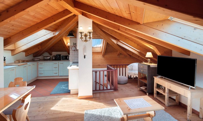 Daiano Apartment | Apartment 'La Rocca' with Mountain View and Wi-Fi