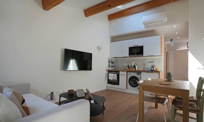 Pertuis Apartment | Apartment La Tourterelle I Les Nids de la Diane