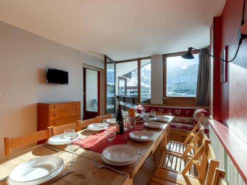 Le Lavachet Apartment | Apartment Les Roches Rouges - Lavachet by Interhome