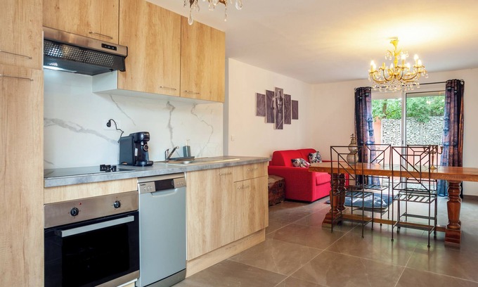 Ginasservis Apartment | Apartment "Les Salons du Bastier 3" with Shared Pool & Wi-Fi