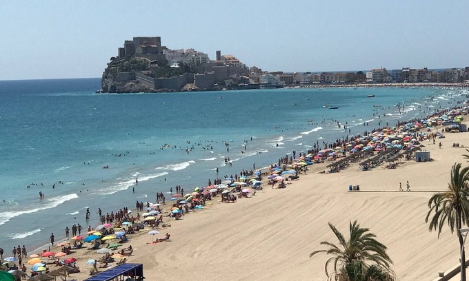 Peniscola Apartment | Apartment near the beach, shared pool, wifi, private parking.