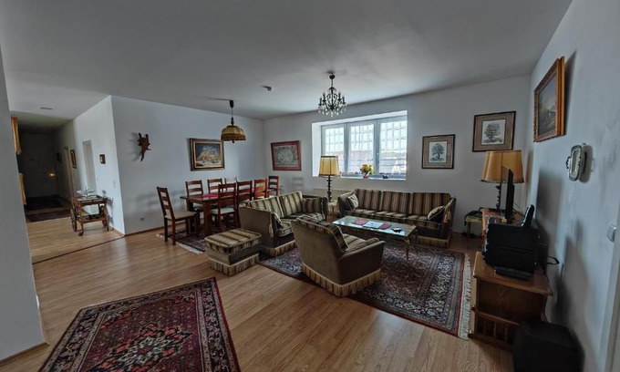 Grafenwohr Apartment | Apartment O3 - Gehobene 6-Zimmer Wohnung 175qm für 1-7 Personen 2x DZ 3x EZ