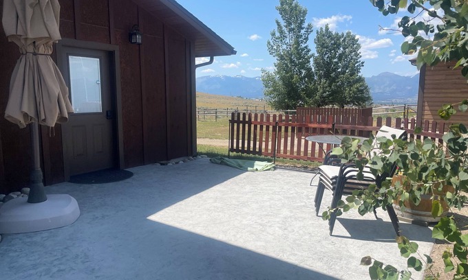 Corvallis Apartment | Apartment on Private Small Ranch - Sapphire Mtns