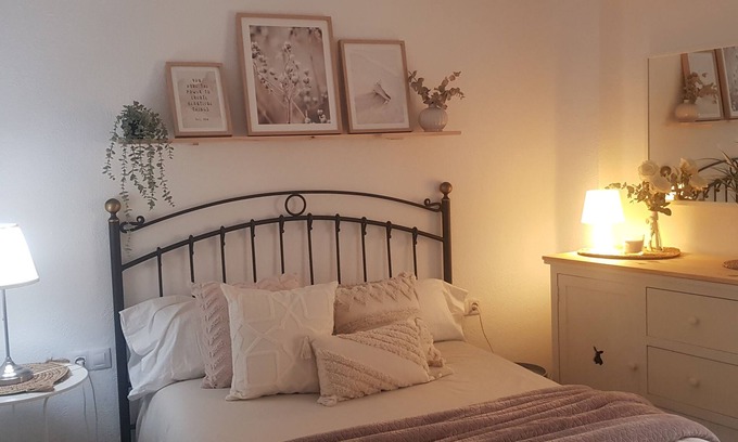 La Malva-rosa Apartment | Apartment on the Beach Malvarrosa Cabañal, CA MICAELA- Wifi free, easy parking