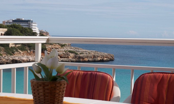Cala Marcal Apartment | Apartment on the seafront