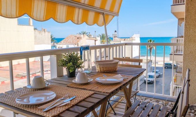 Les Cases d'Alcanar Apartment | Apartment 'Pescadors' with Balcony and Air Conditioning