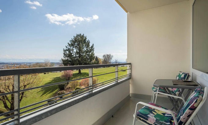 Markdorf Apartment | Apartment “Panoramablick” with Lake and Mountain View, Garden & Pool