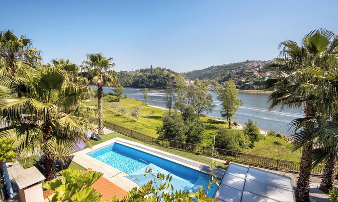 Esposade Apartment | Apartment 'Porto Douro - 2' with Shared Pool, Shared Terrace and Wi-Fi