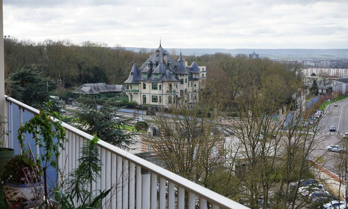 Coutures Condo | Apartment "Résidence Les Crayères" near the Parc de Champagne in Reims