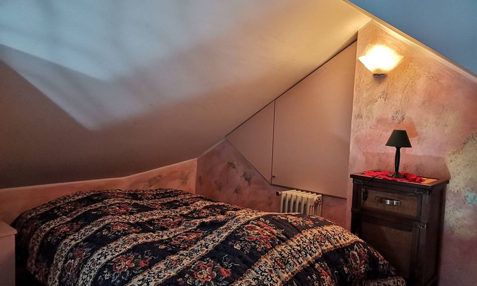 San Colombano al Lambro Bed & Breakfast | Apartment seen in the hills