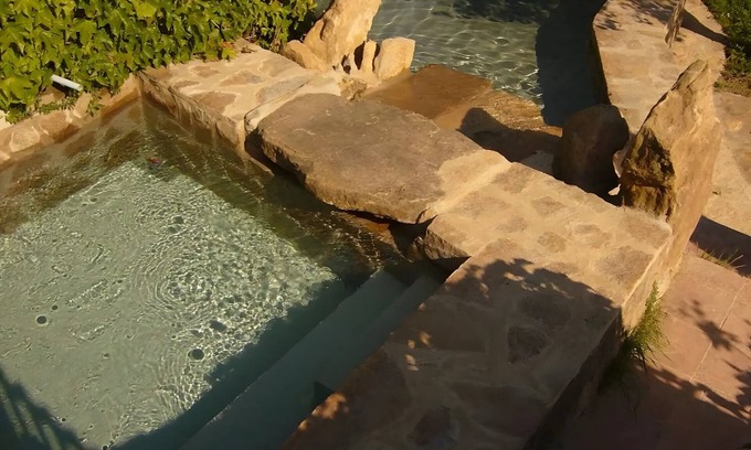 Castelltercol Apartment | Apartment 'Suite' with Mountain View, Shared Pool and Wi-Fi