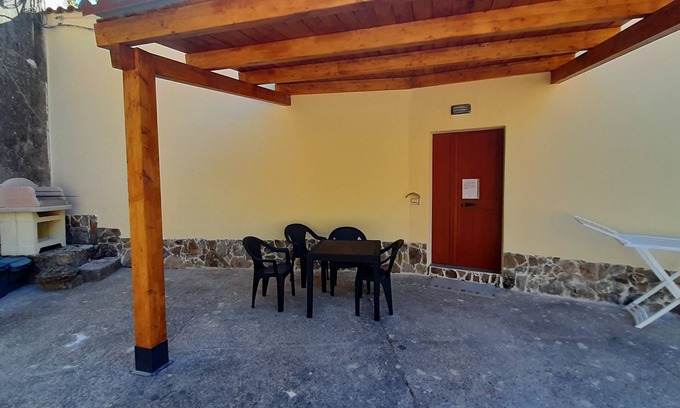 Montecani Apartment | Apartment surrounded by greenery between Iglesias and Fluminimaggiore.