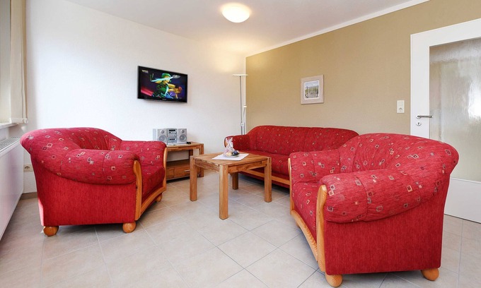 Neuharlingersiel Apartment | Apartment top left - House Albatros