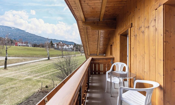 Casola Apartment | Apartment 'Unterhauserhof B' with Mountain View, Wi-Fi, Balcony & Garden