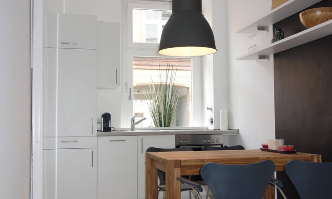 Ottensen Apartment | "Apartment VÖRN" at URBAN STAY Hamburg