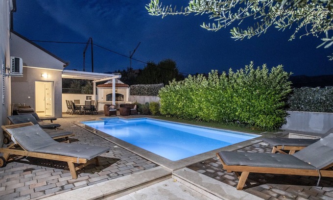 Stobrec Apartment | Apartment Villa Andelka with Swimming Pool