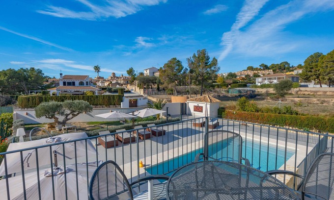 Aigues Apartment | Apartment 'Villa Hoy Naranja' with Mountain View, Wi-Fi and Air Conditioning