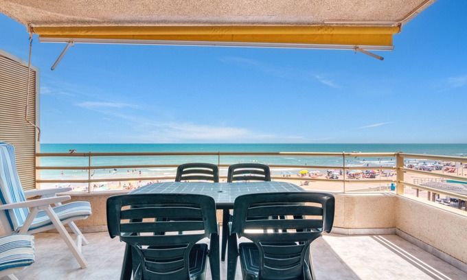 Plaza De La Costera Apartment | Apartment 'Vistamar' with Balcony and Wi-Fi