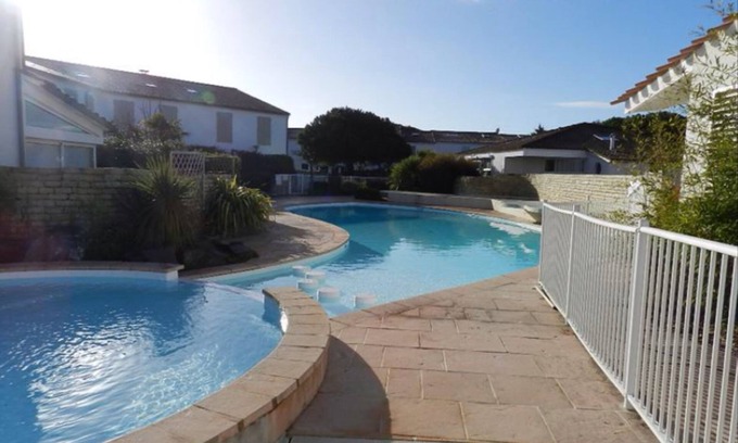 La Couarde-sur-Mer Apartment | APARTMENT WITH SHARED POOL AND PRIVATE PARKING NEAR THE BEACH