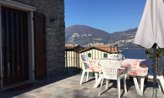 Castelletto Apartment | Apartment with lake view, in a quiet area with garden and terrace