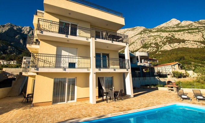 Ratac Villa | Apartment with community pool MAMATO-A7