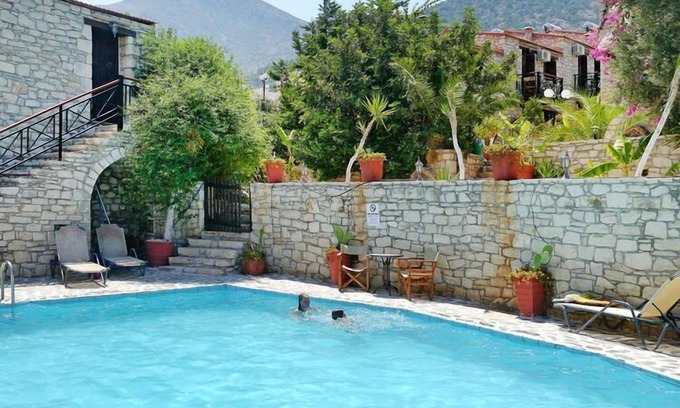 Vlichada Apartment | Apartment with Paid Sauna