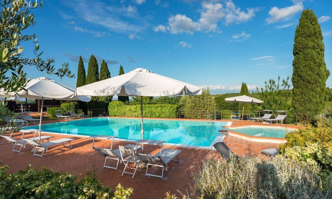 Sughera Apartment | Apartment with pool, A/C, WIFI, TV, veranda, pets allowed, panoramic view, close to San Gimignano