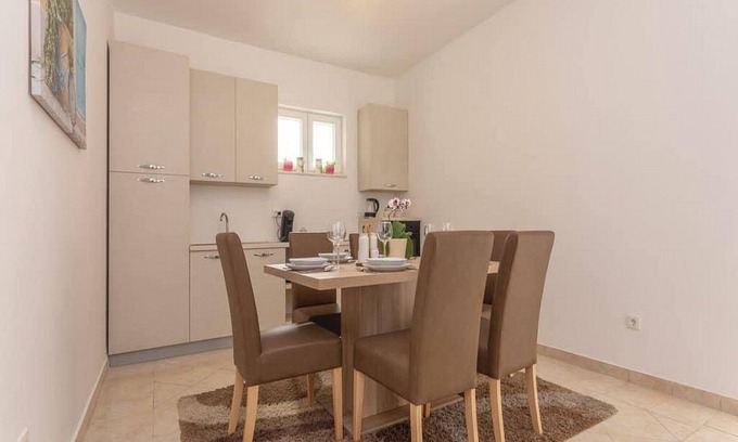 Sibenik Apartment | Apartment with swimming pool and 2 rooms