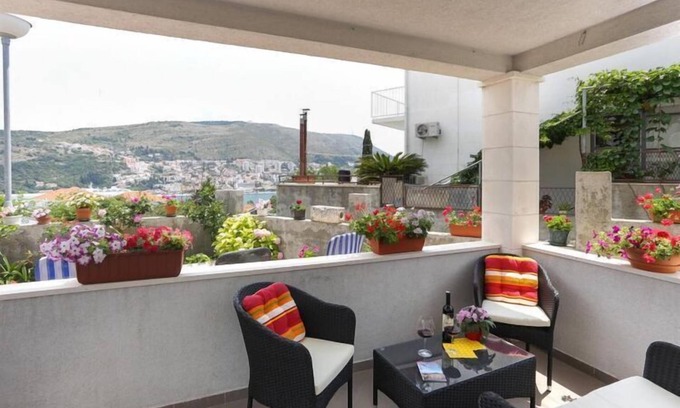 Babin Kuk Apartment | Apartments Pojko - One-Bedroom Apartment with Terrace (Yellow)